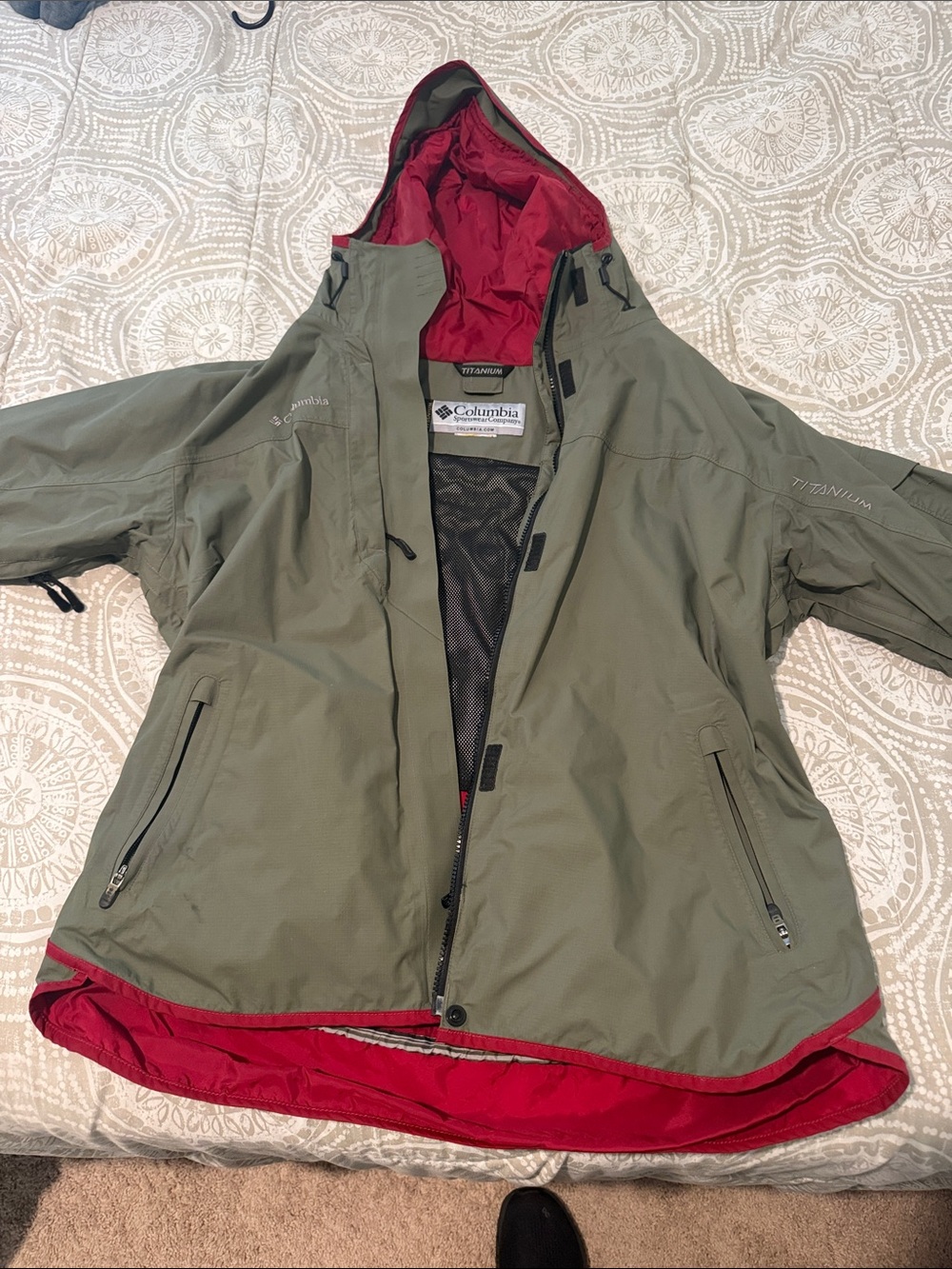 Columbia Titanium Omni-Tech waterproof hooded jacket.